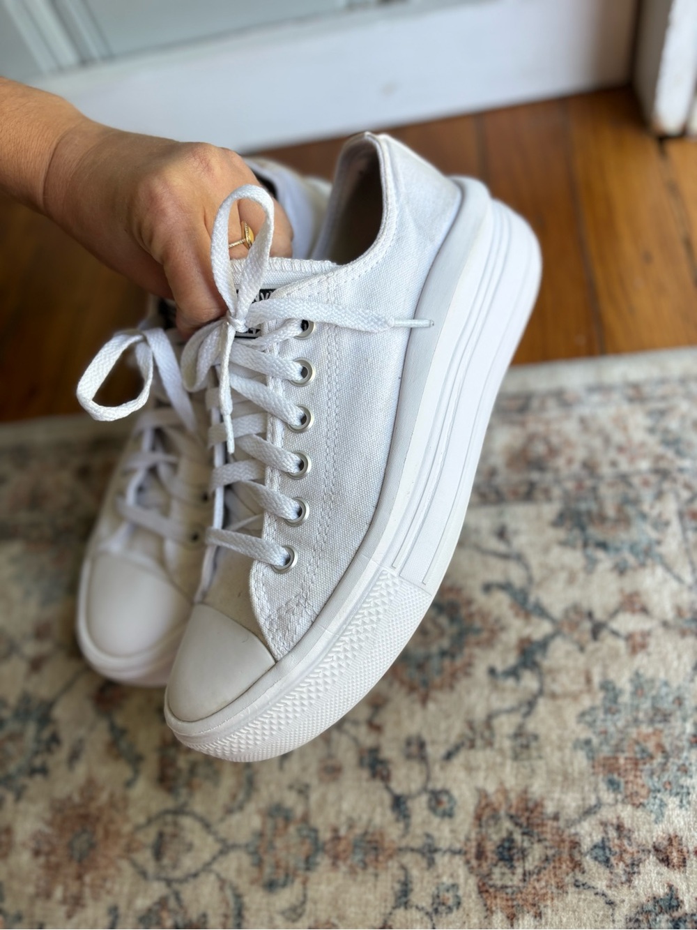 Women’s Lowtop Platform Converse White Canvas Size 8 - Picture 5 of 8
